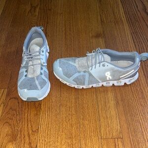 Cloud 5 Men’s Grey Sneakers Size 9